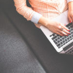 Rédacteur web en cours de travail
