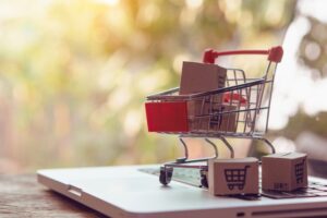 Un caddie avec des cartons